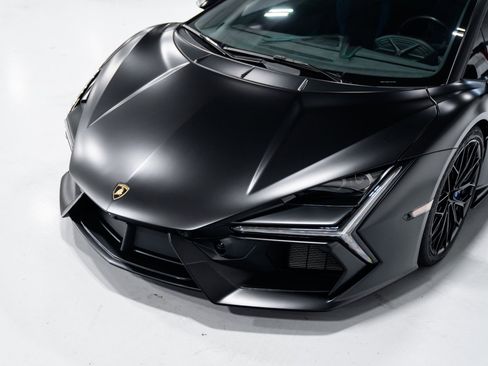 Used 2025 Lamborghini Revuelto image 21