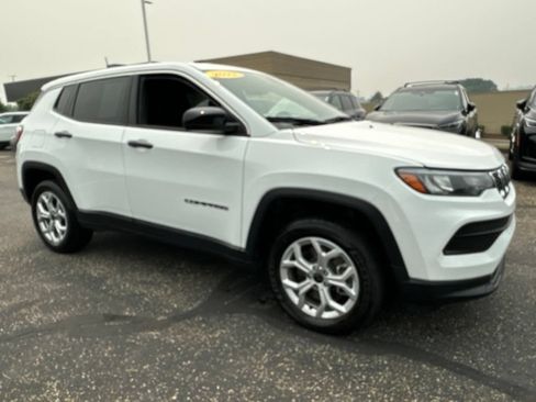 Used 2025 Jeep Compass Sport AWD/4WD image 14