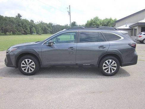 Used 2023 Subaru Outback Premium AWD/4WD image 2