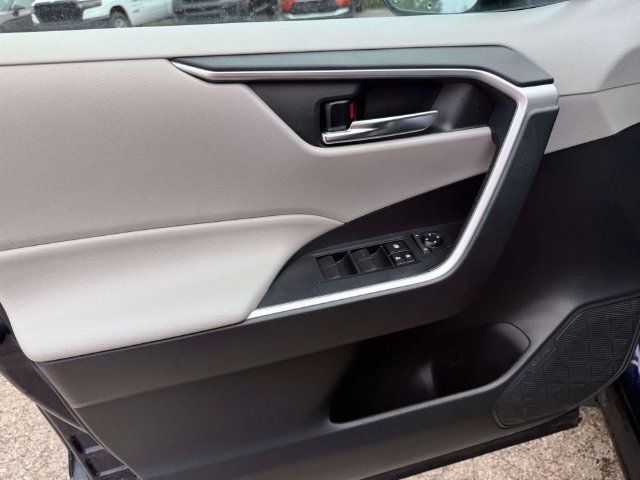 Used 2021 Toyota RAV4 XLE AWD/4WD image 14