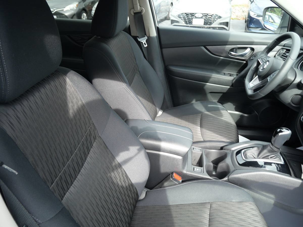 Used 2018 Nissan Rogue SV w/ Premium Package AWD/4WD image 28