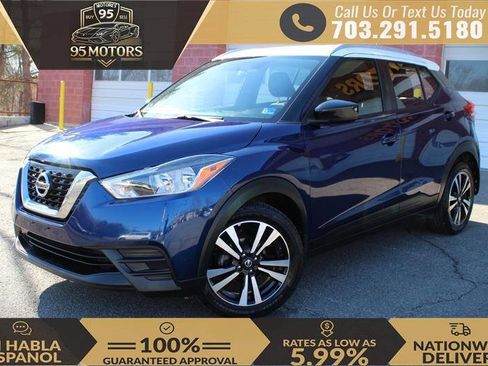 Used 2018 Nissan Kicks SV FWD image 1