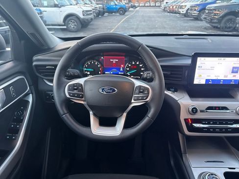 Used 2023 Ford Explorer XLT image 19