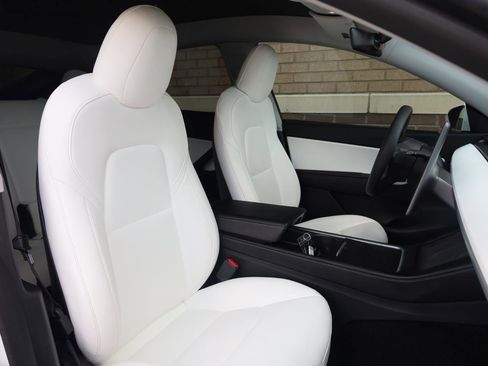 Used 2021 Tesla Model Y Long Range AWD/4WD image 30