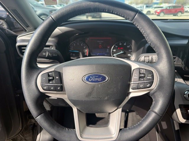 Used 2023 Ford Explorer XLT AWD/4WD image 21