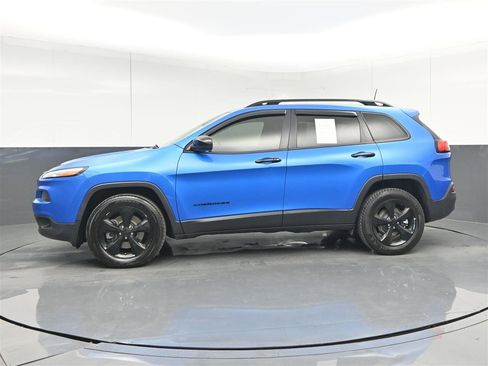 Used 2018 Jeep Cherokee Limited w/ Technology Group AWD/4WD image 8