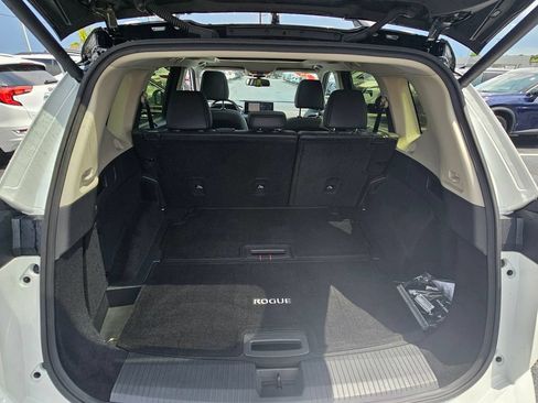 Certified 2025 Nissan Rogue Platinum w/ Platinum Premium Package FWD image 10