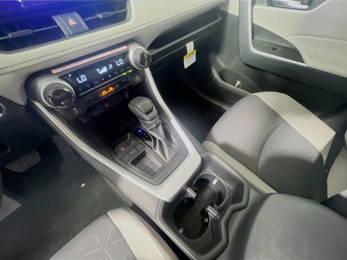 Used 2025 Toyota RAV4 XLE w/ Convenience Package image 26