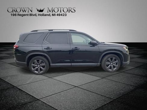 Used 2023 Honda Pilot Sport image 12