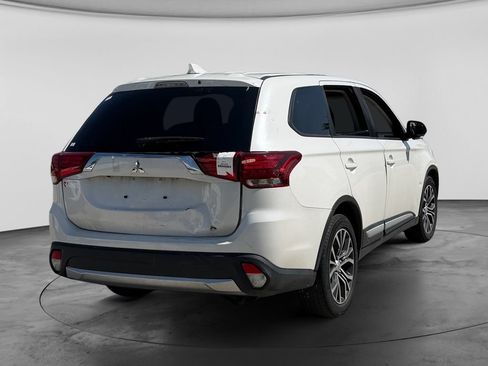 Used 2017 Mitsubishi Outlander SE FWD image 10