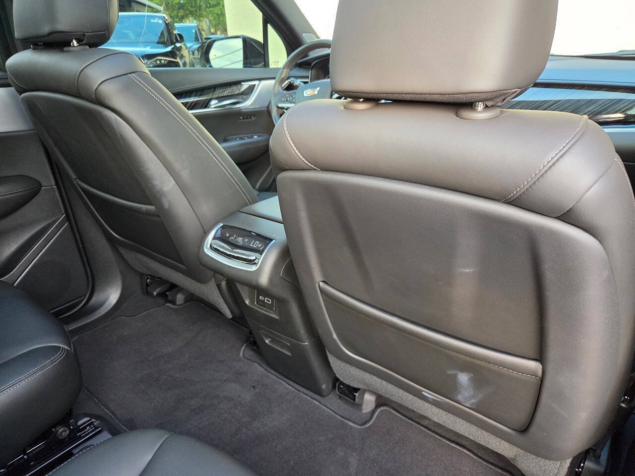 Used 2024 Cadillac XT6 Premium Luxury w/ Technology Package FWD image 12