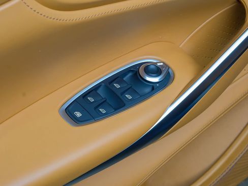 Used 2021 Aston Martin DBX image 38