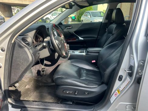 Used 2006 Lexus IS 250 AWD w/ Preferred Accessory Pkg image 26