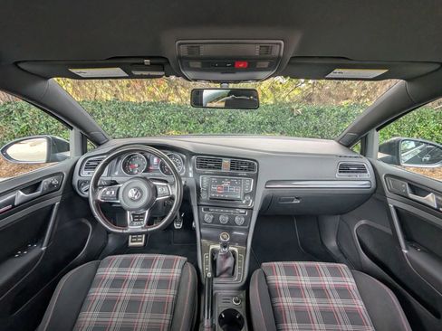 Used 2017 Volkswagen GTI Sport image 9