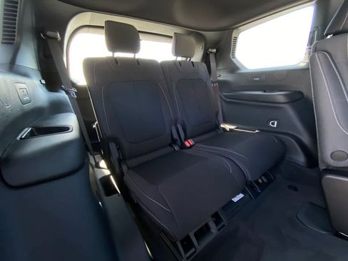 Used 2025 Jeep Grand Cherokee L Laredo image 20