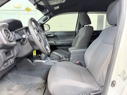 Used 2017 Toyota Tacoma TRD Sport w/ Tow Package AWD/4WD image 14