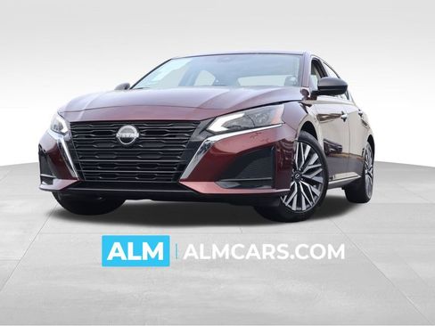 Used 2025 Nissan Altima 2.5 SV FWD image 1