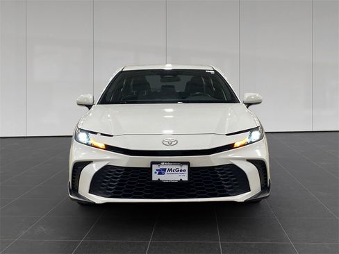 Used 2025 Toyota Camry SE image 8