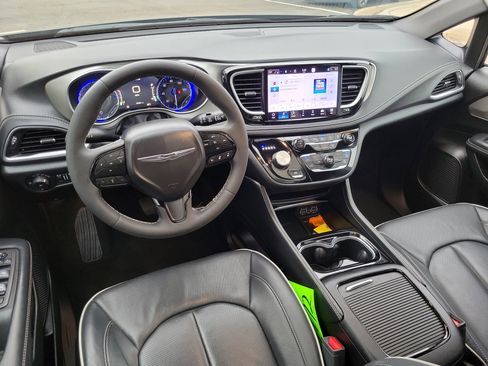 Used 2024 Chrysler Pacifica Limited w/ S Appearance Package image 19