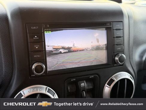 Used 2013 Jeep Wrangler Unlimited Sahara AWD/4WD image 27