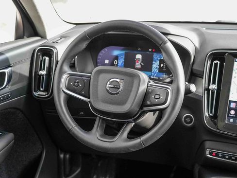 Used 2023 Volvo XC40 B5 Plus AWD/4WD image 16