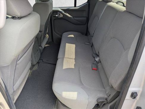 Used 2012 Nissan Frontier SV AWD/4WD image 17