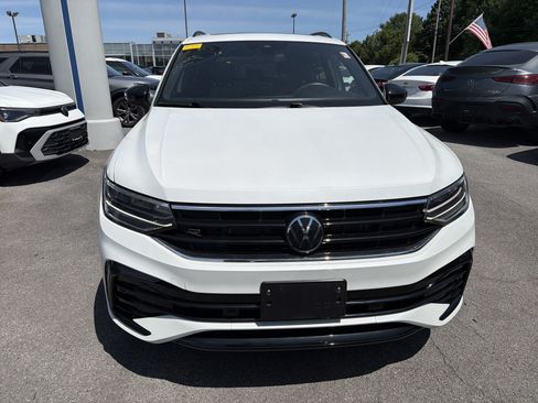 Used 2024 Volkswagen Tiguan SE R-Line AWD/4WD image 3