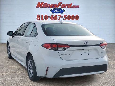 Used 2022 Toyota Corolla LE image 4