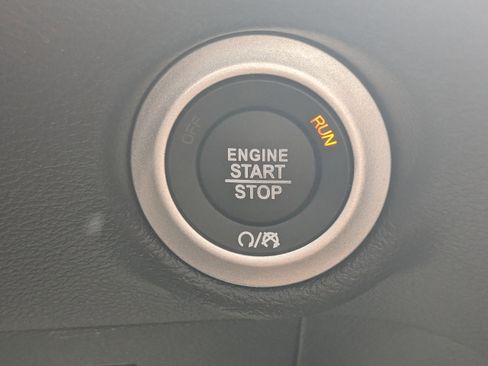 New 2025 Chrysler Voyager LX image 23