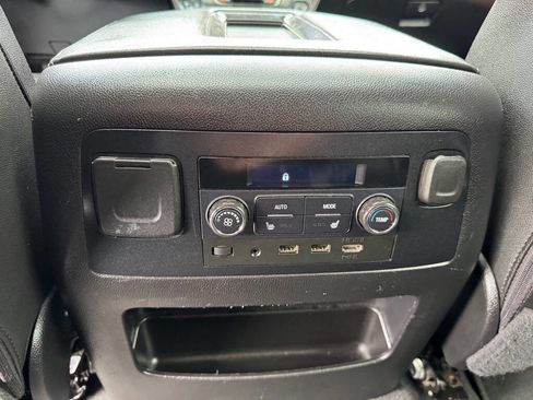 Used 2020 GMC Yukon XL SLT image 39