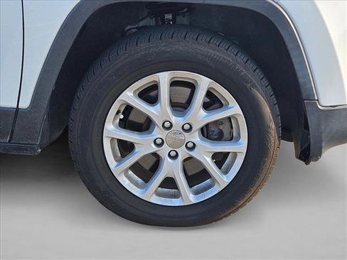 Used 2017 Jeep Cherokee Latitude FWD image 14