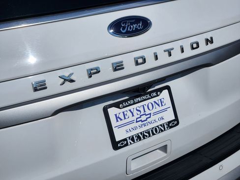 Used 2024 Ford Expedition Max XLT image 11