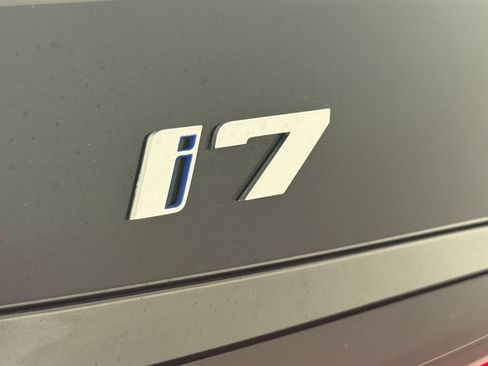 Used 2025 BMW i7 xDrive60 w/ Executive Package AWD/4WD image 33