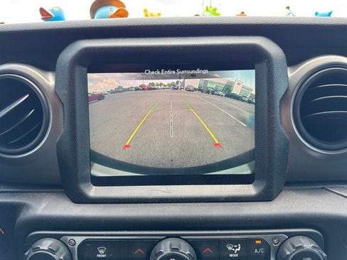 Used 2023 Jeep Wrangler Sport AWD/4WD image 15
