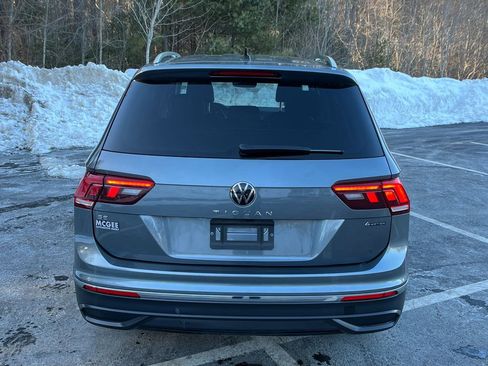Used 2024 Volkswagen Tiguan SE image 4