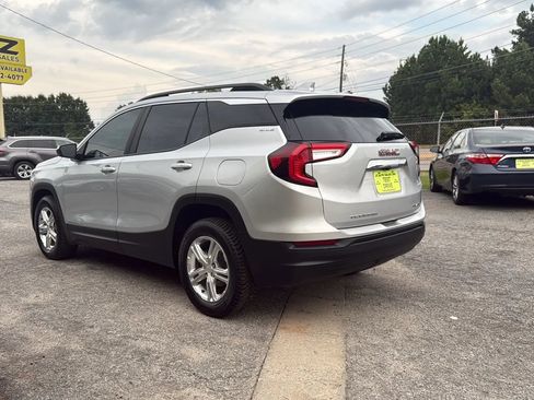 Used 2022 GMC Terrain SLE w/ Driver Convenience Package AWD/4WD image 4