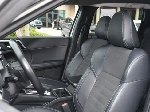 Used 2024 Mitsubishi Outlander SE Black Edition AWD/4WD image 11