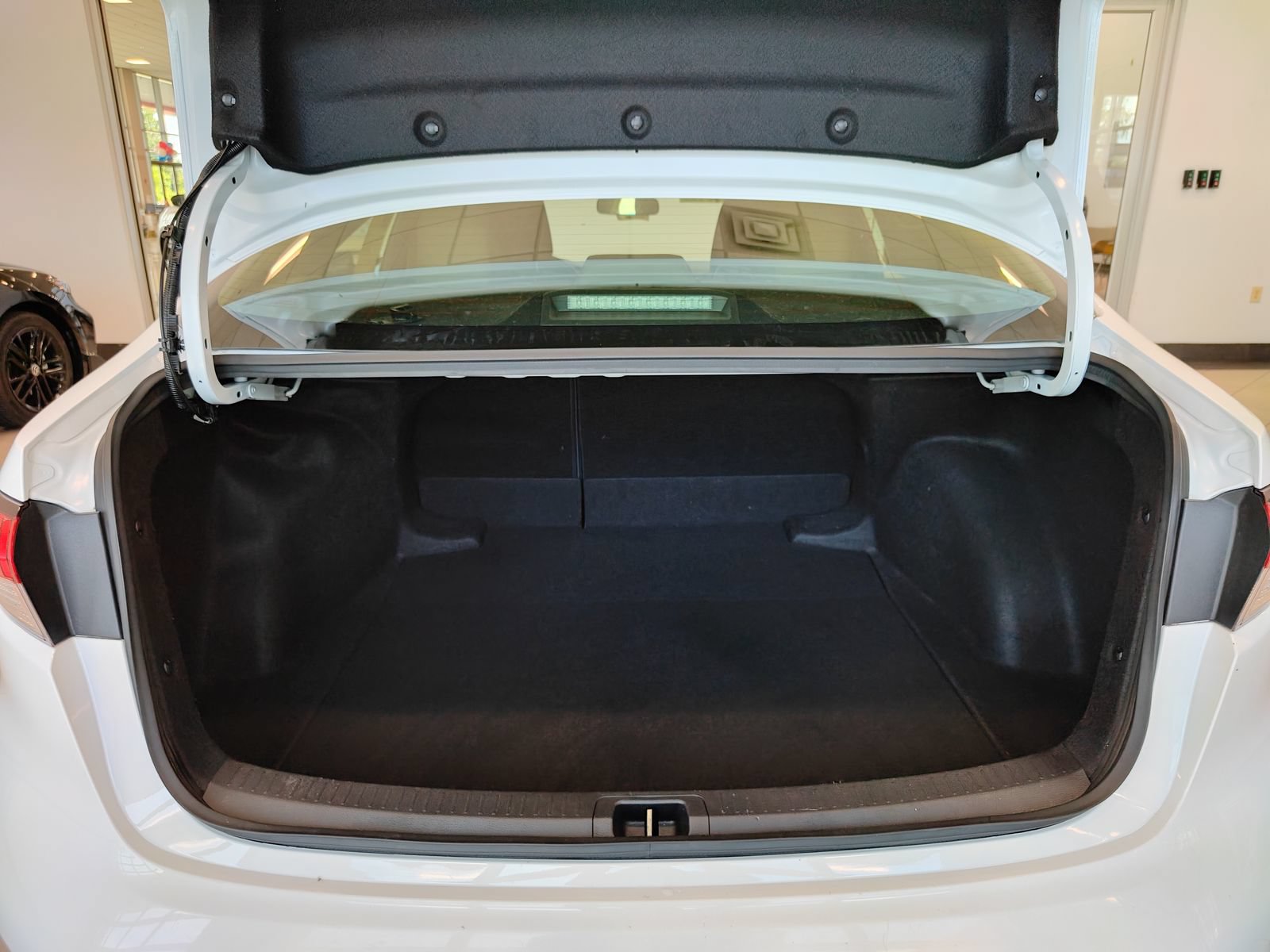 Used 2025 Toyota Corolla LE FWD image 11