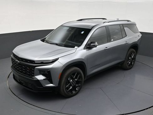 Used 2026 Chevrolet Traverse RS FWD image 13