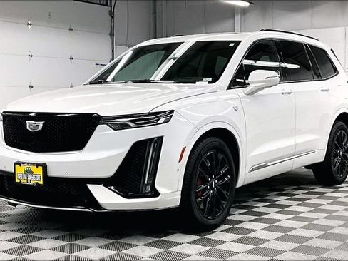 Used 2024 Cadillac XT6 Sport w/ Technology Package AWD/4WD image 12