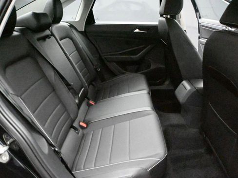 Used 2023 Volkswagen Jetta SE w/ Panoramic Sunroof Package image 17