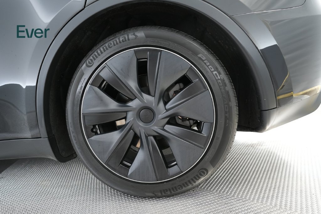 Used 2025 Tesla Model Y Long Range AWD/4WD image 21