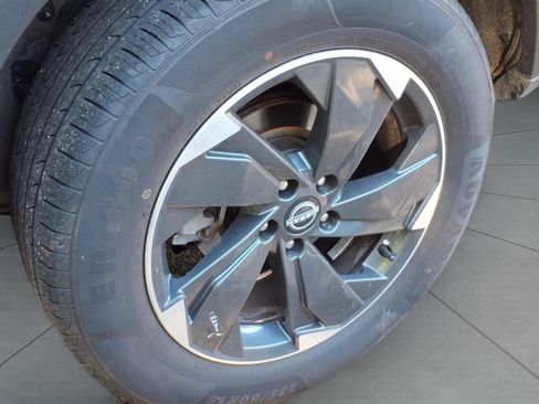 Used 2025 Nissan Rogue SV AWD/4WD image 5