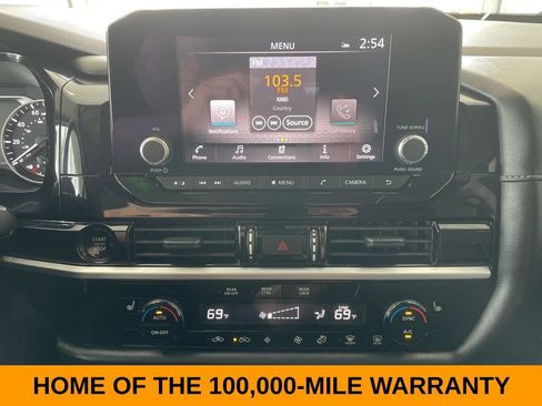 Used 2025 Nissan Pathfinder SV AWD/4WD image 14