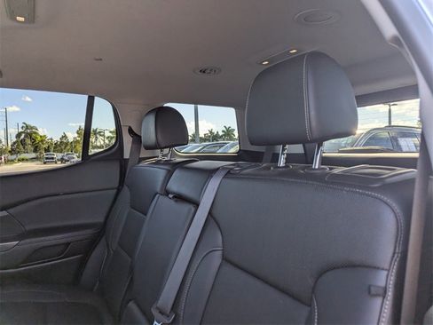 Used 2021 GMC Acadia SLT w/ Elevation Edition image 17