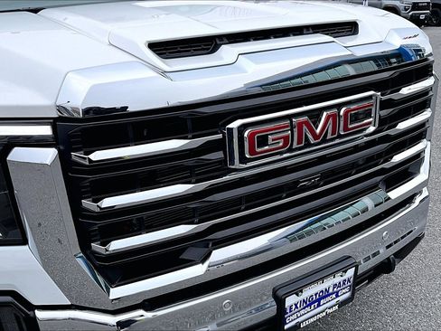 Used 2025 GMC Sierra 3500 SLT w/ SLT Premium Package image 32