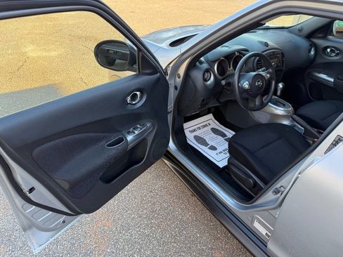 Used 2011 Nissan Juke S image 6