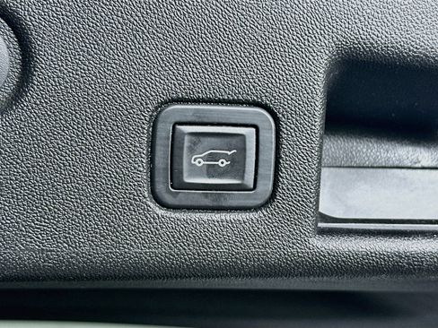 Used 2019 Chevrolet Equinox LT FWD image 30