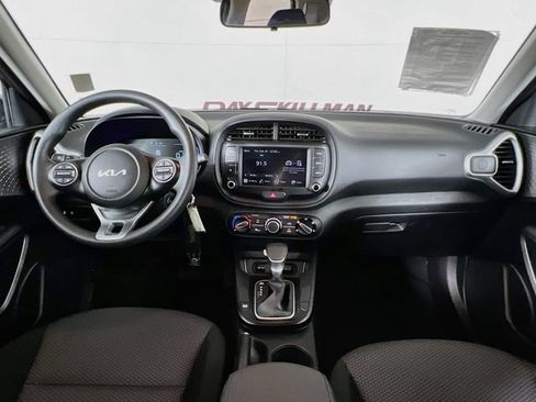 Used 2025 Kia Soul LX w/ LX Technology Package FWD image 22