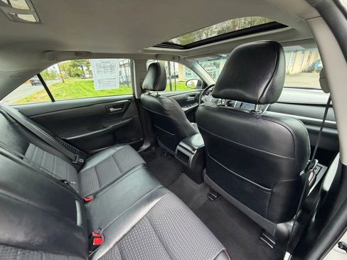 Used 2015 Toyota Camry SE w/ Moonroof Package FWD image 15